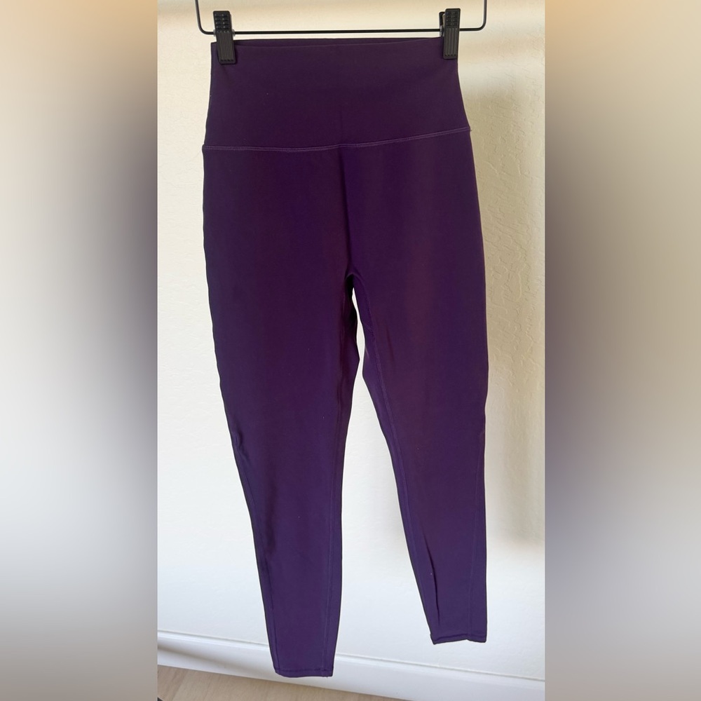 EUC-Buffbunny Rosa legging in Sz Xs- dark purple color